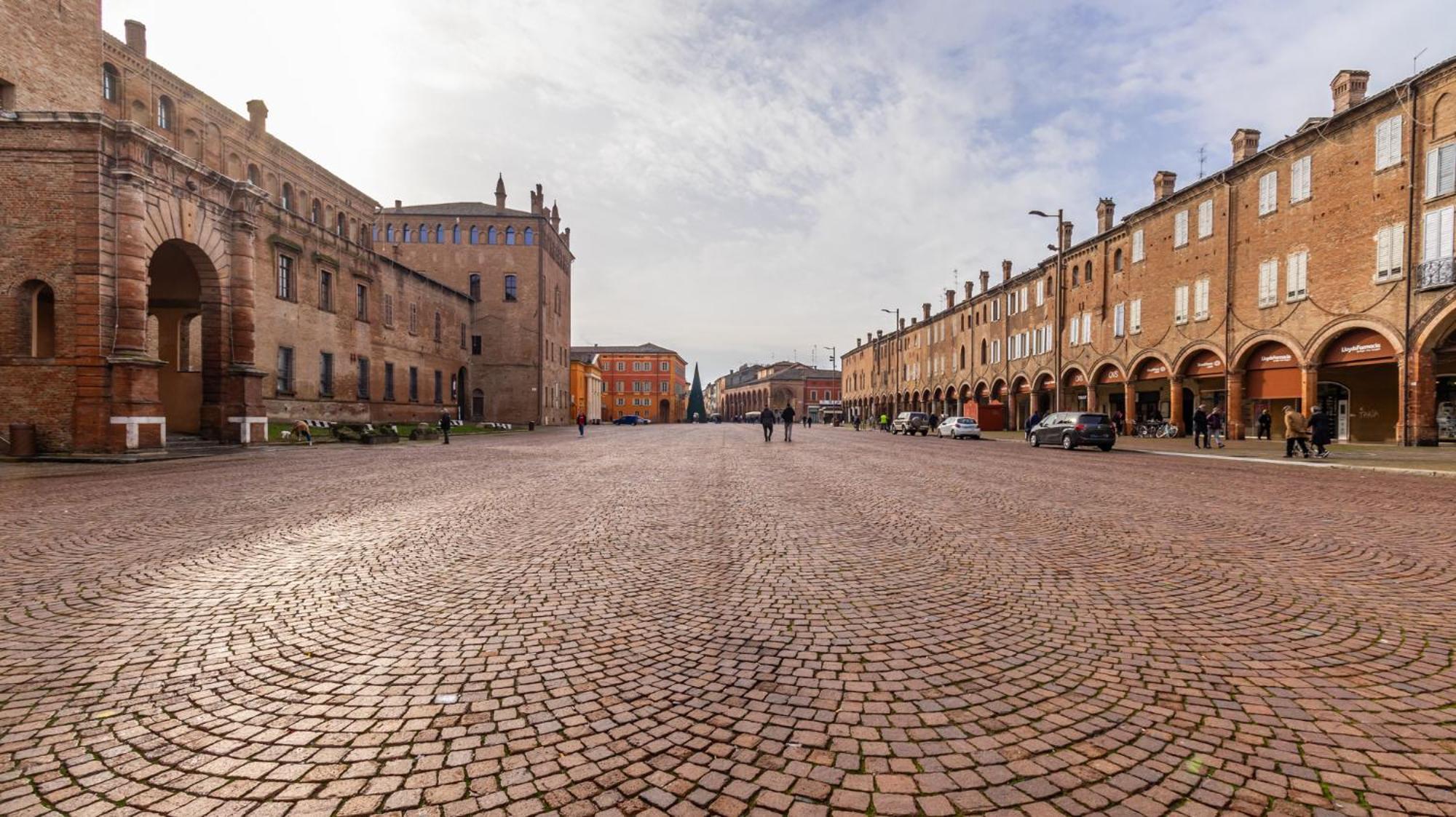 Piazza Martiri-In Pieno Centro Sotto Al Castello Daire Carpi Dış mekan fotoğraf